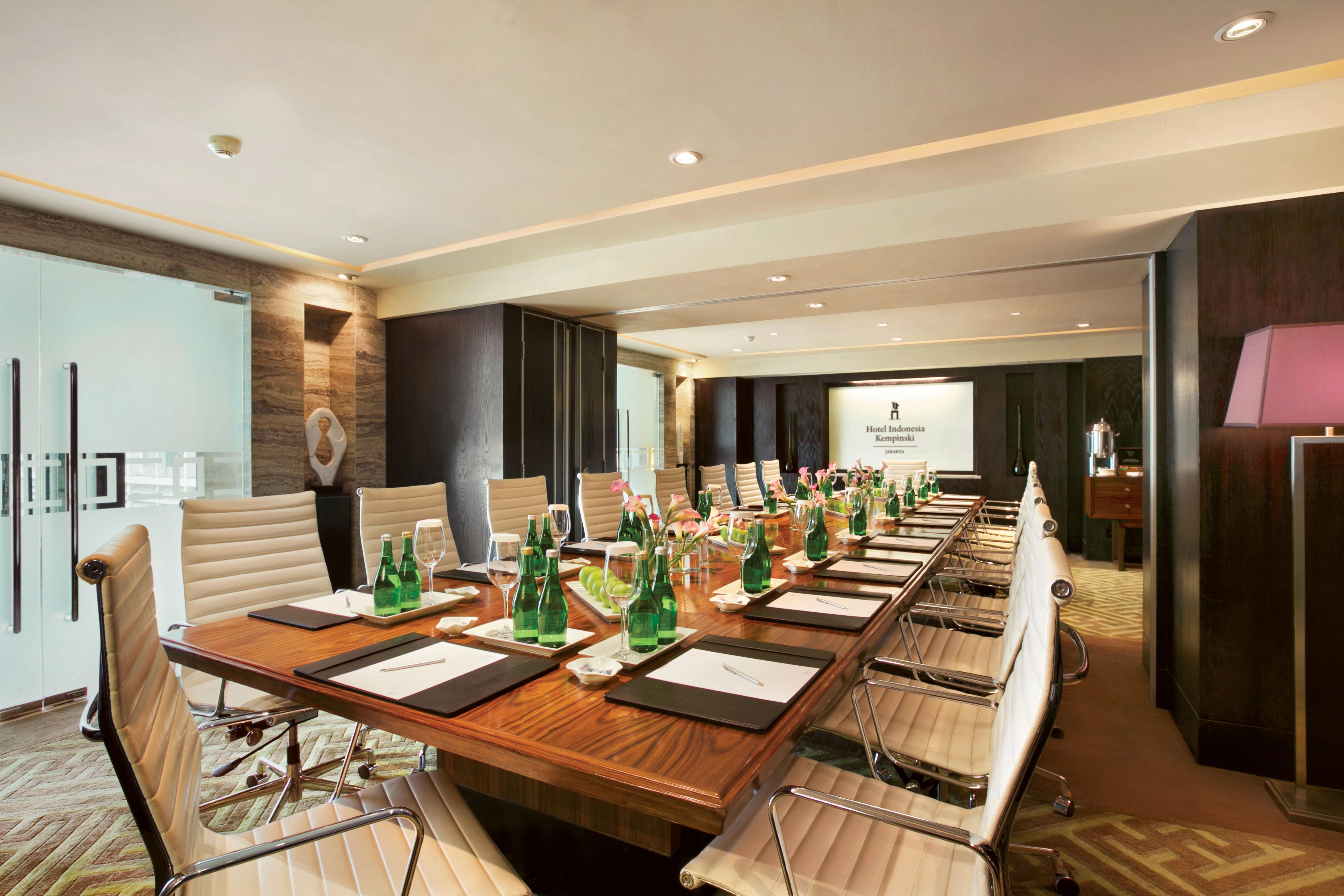 Hotel Indonesia Kempinski Jakarta Exterior photo Meeting room at the hotel